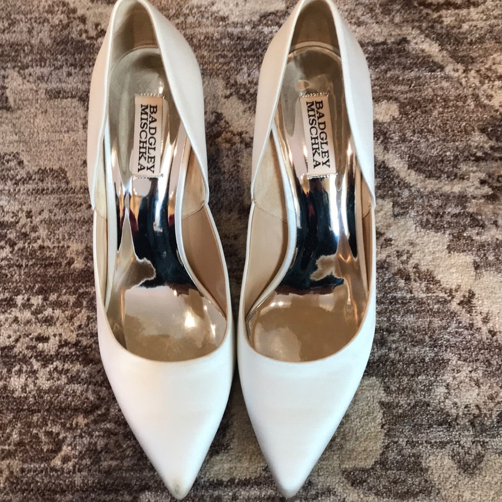 Badgley Mischka White/Cream Pumps w/crystal
